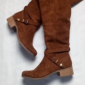 BROWN BOOTS
